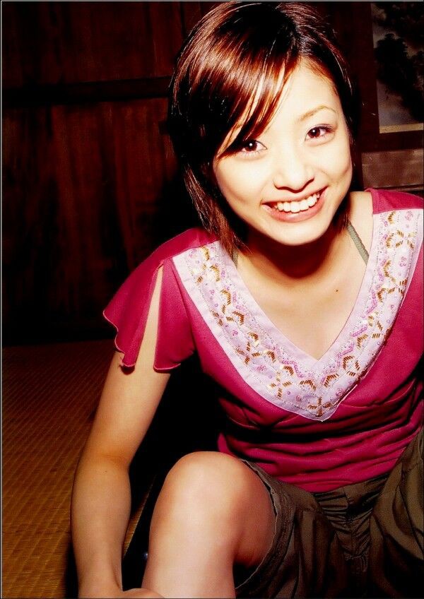 上戸彩 グラビア画像!若い頃のかわいさと美スタイルがたまらない! 26枚目