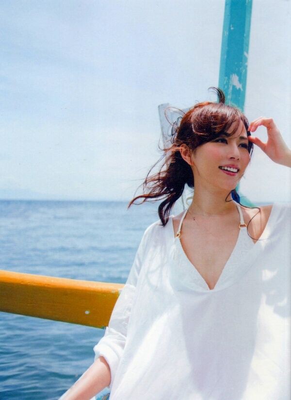 比嘉愛未 水着画像!若い頃の美しさと抜群スタイルがたまらない! 1枚目