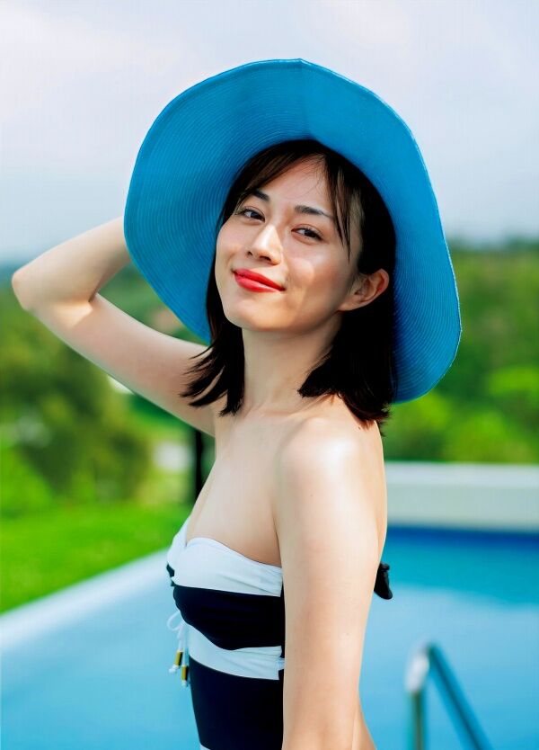 比嘉愛未 水着画像!若い頃の美しさと抜群スタイルがたまらない! 15枚目