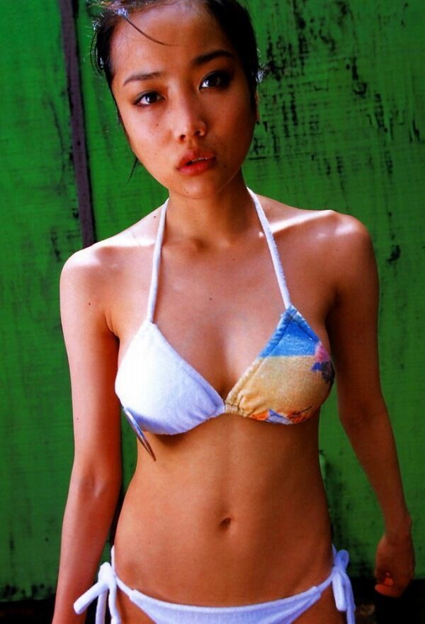 佐藤江梨子 ビキニ画像!抜群スタイルがたまらない! 9枚目
