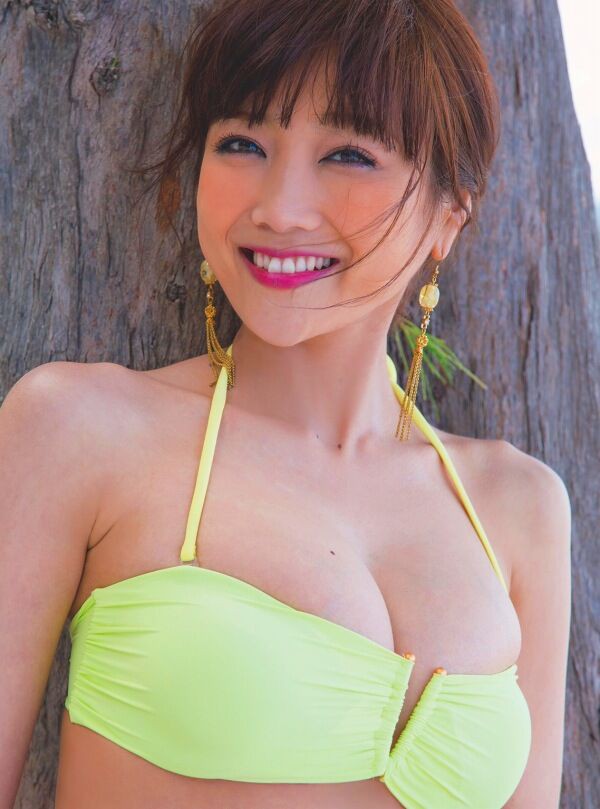 佐藤江梨子 ビキニ画像!抜群スタイルがたまらない! 13枚目