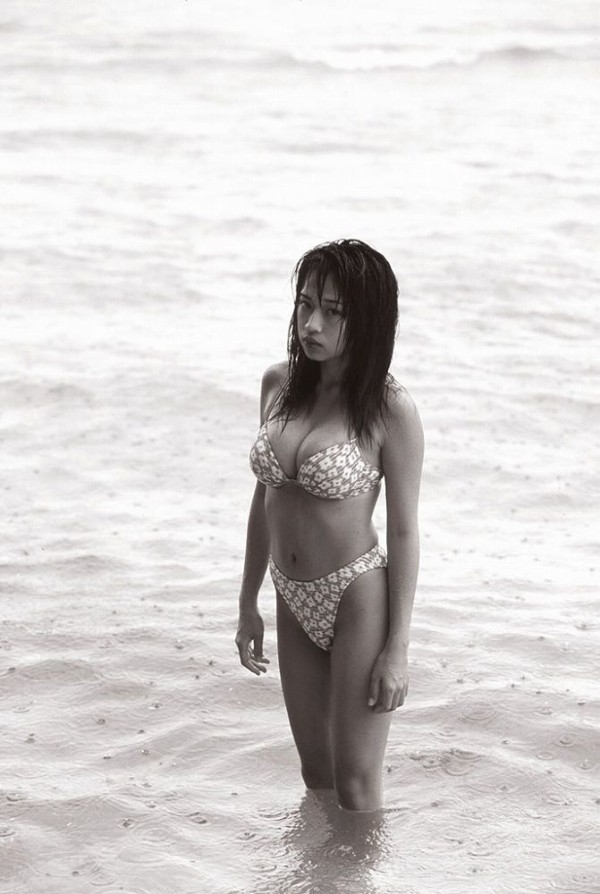浅田好未 ビキニ画像!若い頃のかわいさがたまらない! 23枚目