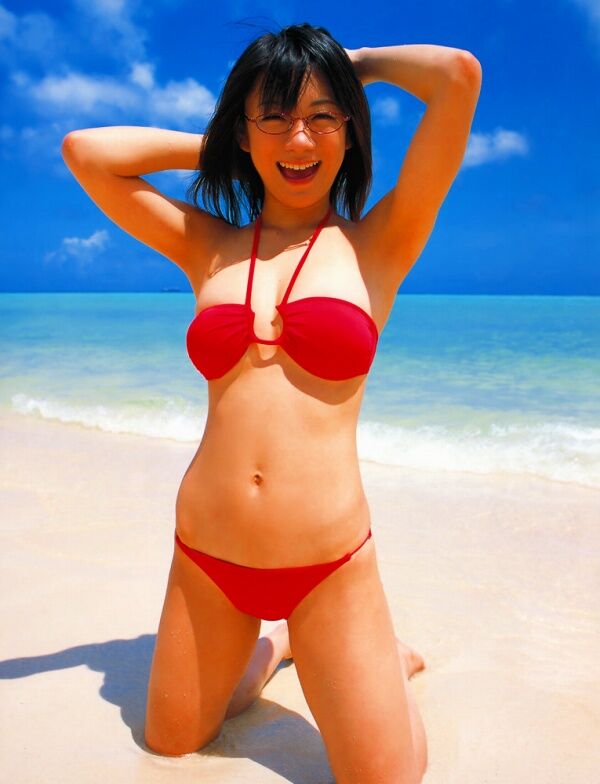 時東ぁみ ビキニ画像!メガネ姿と美ボディがたまらない! 8枚目