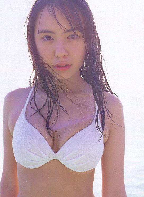 鮎河ナオミ ビキニ画像!抜群スタイルがたまらない! 22枚目