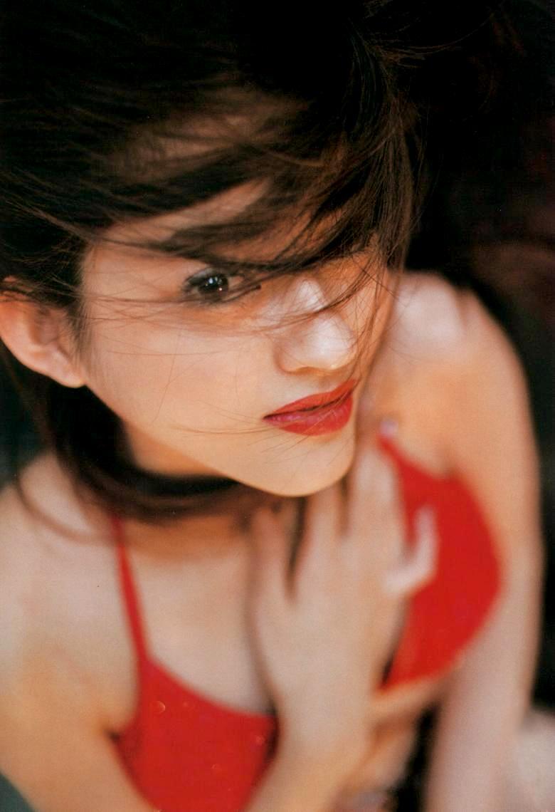 小沢真珠 ビキニ画像!若い頃の水着姿が美しい! 8枚目