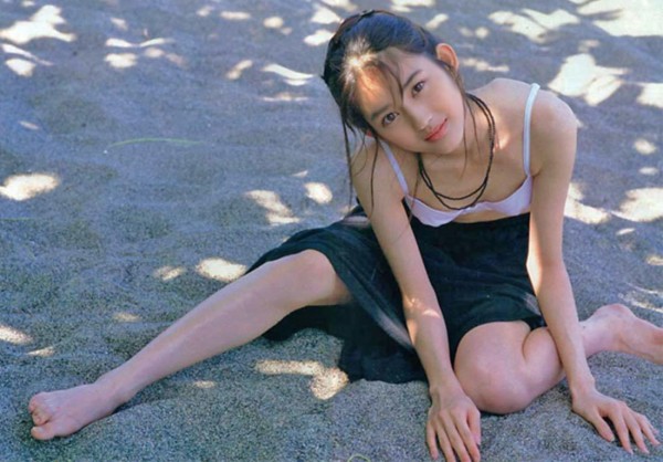 小沢真珠 ビキニ画像!若い頃の水着姿が美しい! 12枚目