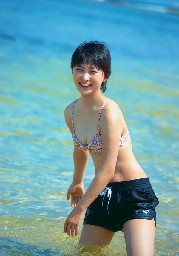 谷村美月 ビキニ画像!若い頃のかわいさがたまらない! 2枚目