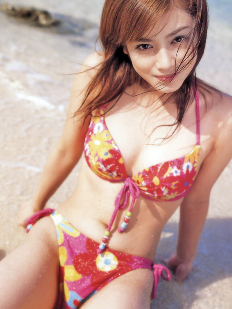 平愛梨 ビキニ画像!若い頃の笑顔がかわいすぎる! 16枚目