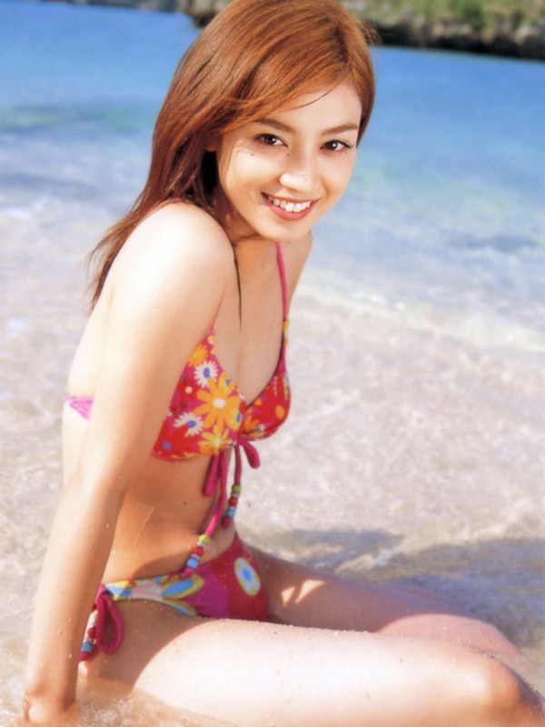 平愛梨 ビキニ画像!若い頃の笑顔がかわいすぎる! 28枚目