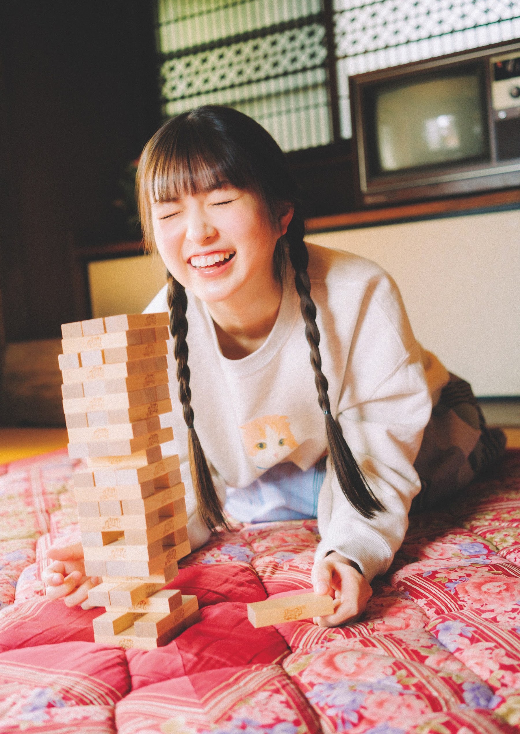 Weekly Playboy 2024.04.22 No.16-17 小川彩 『ハルを待つ』 2枚目