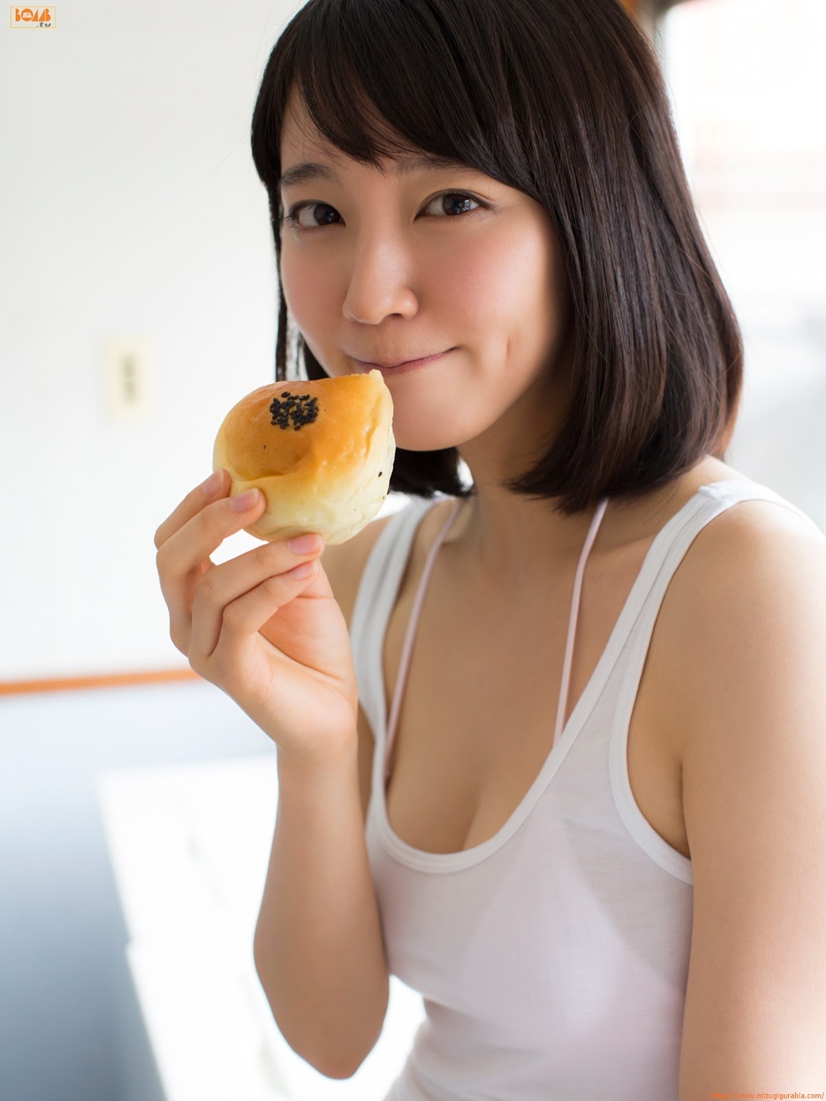 吉岡里帆の貴重な水着グラビア2015年ブレイク 女優 5枚目