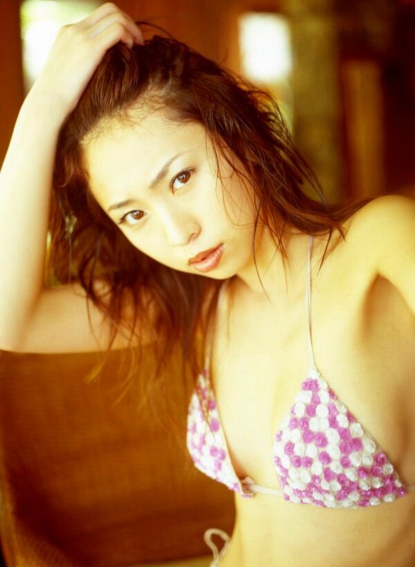 佐藤ゆりな ビキニ画像!若い頃の抜群スタイルがたまらない! 15枚目