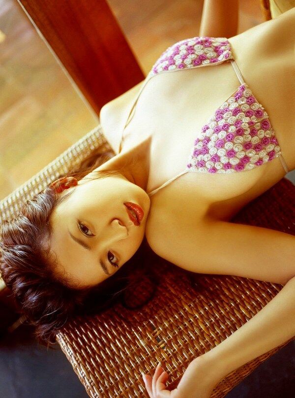 佐藤ゆりな ビキニ画像!若い頃の抜群スタイルがたまらない! 25枚目