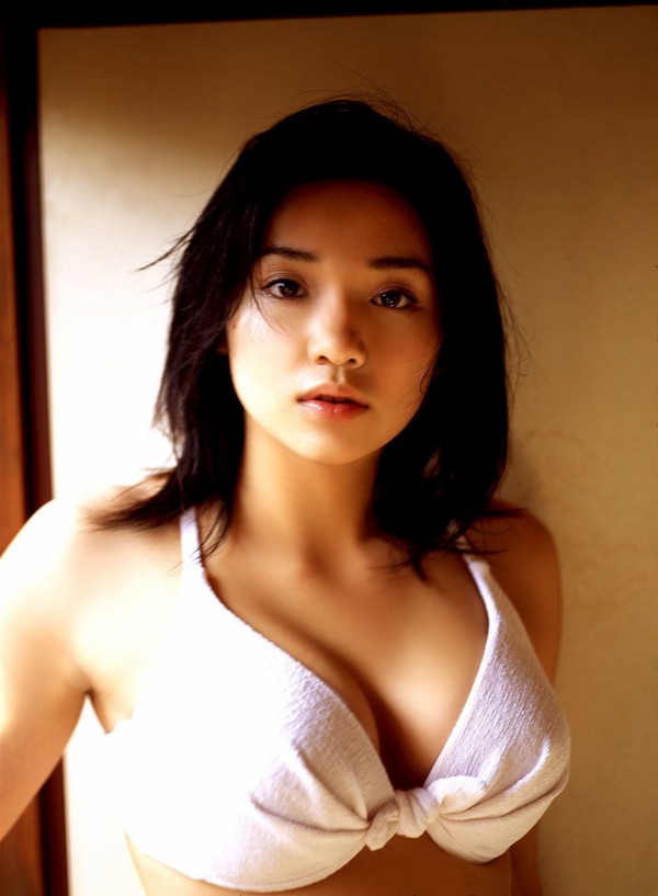 小野愛 ビキニ画像!若い頃の抜群スタイルがたまらない! 13枚目