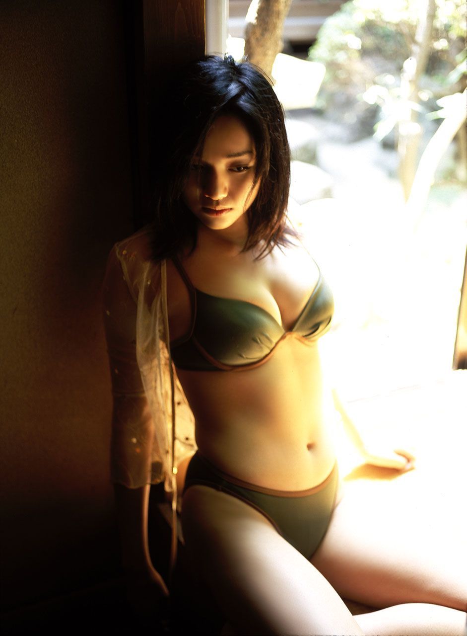 小野愛 ビキニ画像!若い頃の抜群スタイルがたまらない! 26枚目