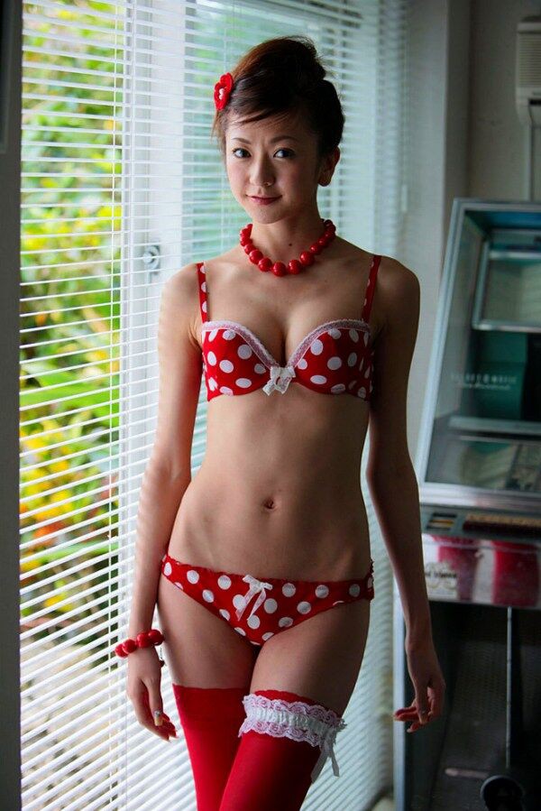 石田裕子 ビキニ画像!若い頃の抜群スタイルがたまらない! 24枚目