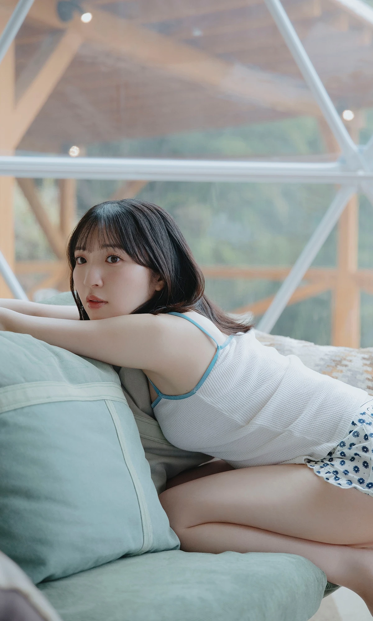 【大増量】豊田萌絵写真集「Day by Day」 1枚目