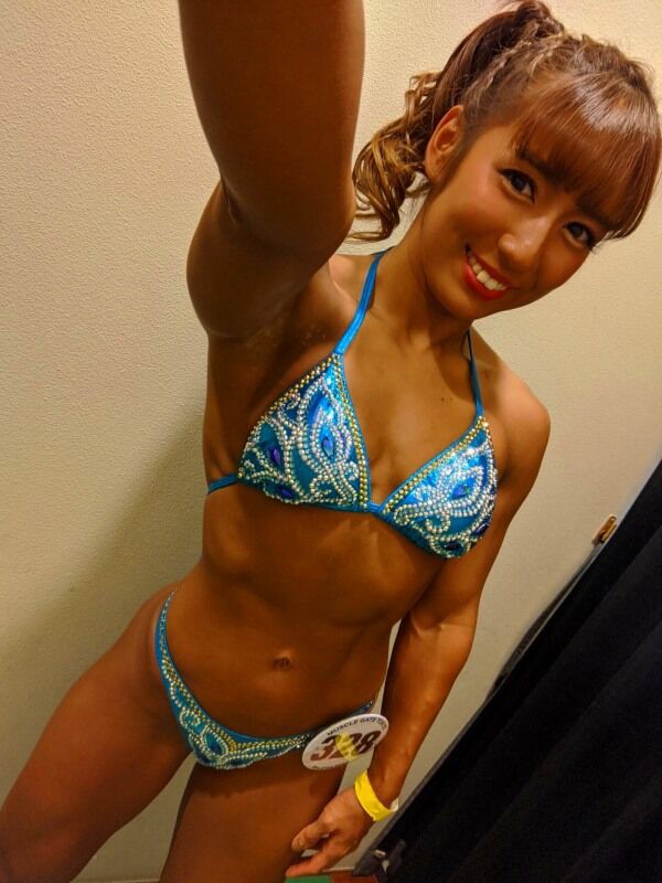 才木玲佳 ビキニ画像!鍛えた筋肉美がたまらない! 14枚目