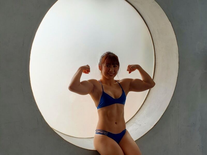 才木玲佳 ビキニ画像!鍛えた筋肉美がたまらない! 17枚目