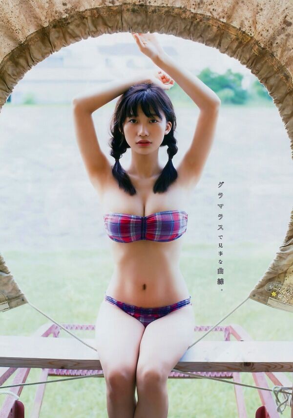 小倉優香 ビキニ画像!抜群のスタイルがたまらない! 2枚目