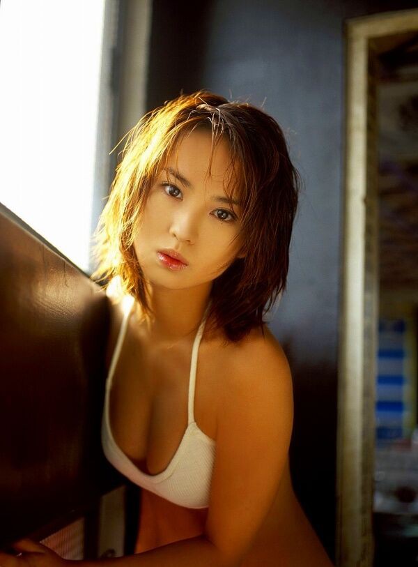 市川由衣 ビキニ画像!若い頃のかわいさがたまらない! 25枚目