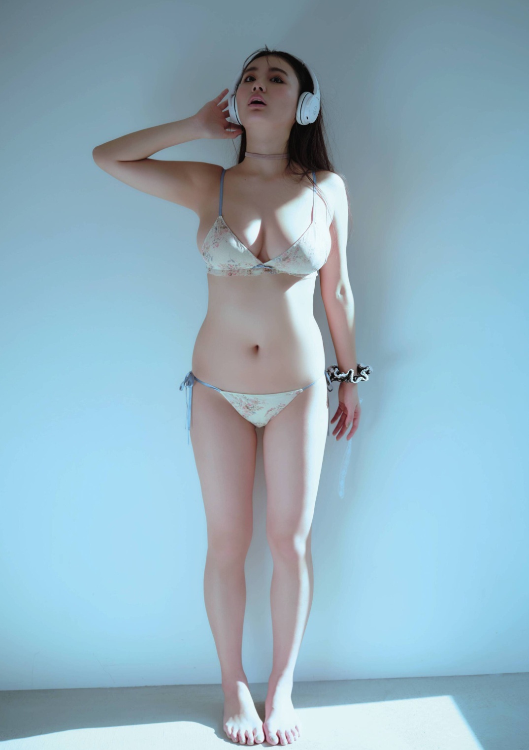 豊島心桜(とよしまこころ)グラビア水着画像 23枚目