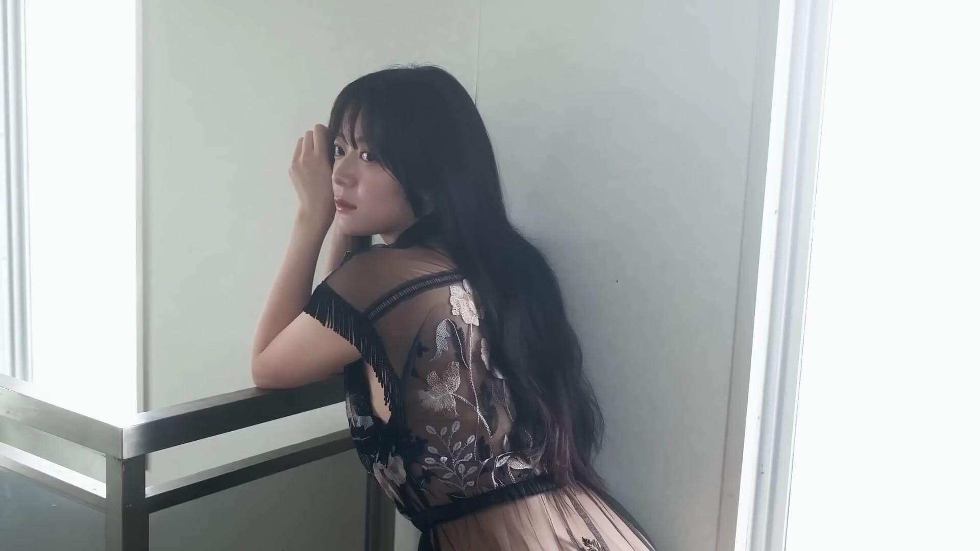 栗原もみじ最新写真集『ありのままで』出し惜しみなしの全力解放ボディを徹底解剖! 12枚目
