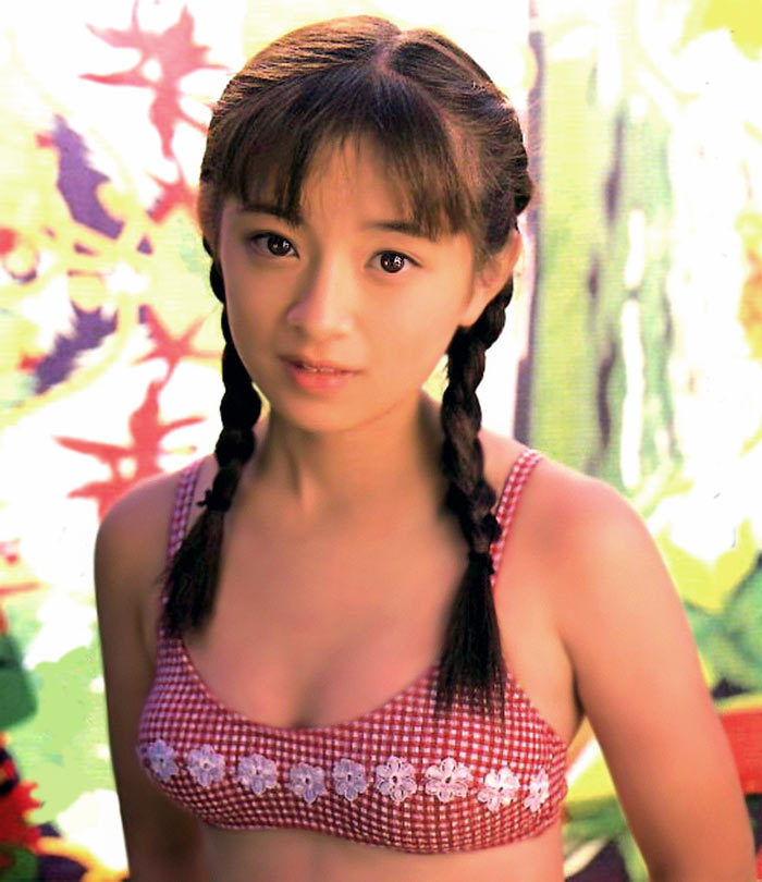 浜崎あゆみ ビキニ画像!若い頃のかわいさと抜群スタイルがたまらない! 12枚目