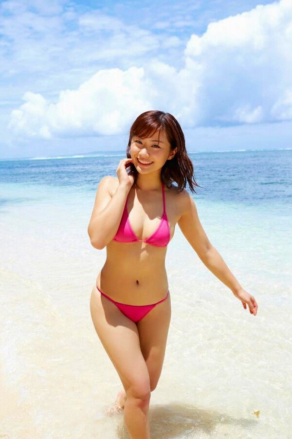 安枝瞳 ビキニ画像!健康美と抜群スタイルがたまらない! 14枚目