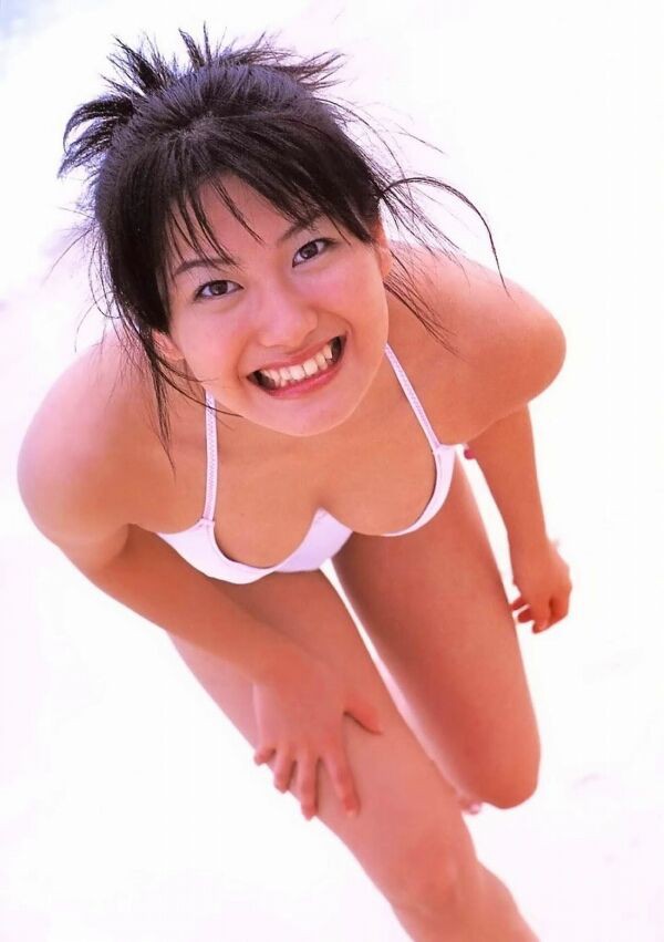 矢吹春奈 ビキニ画像!若い頃の抜群スタイルがたまらない! 2枚目