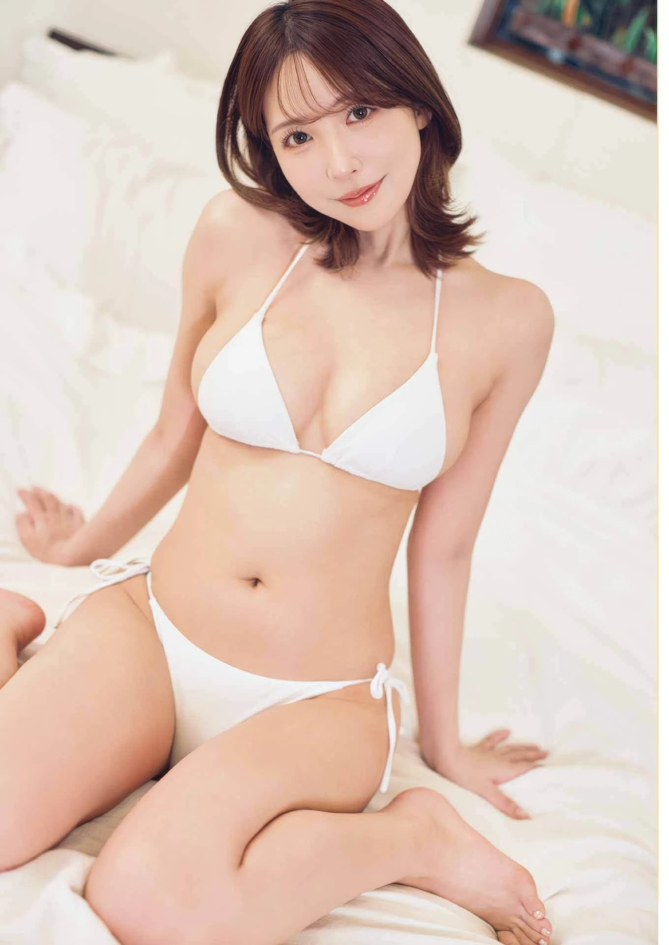 三上悠亜, 加藤綾乃, Young Gangan 2025 No.21 (ヤングガンガン 2025年21号) 2枚目