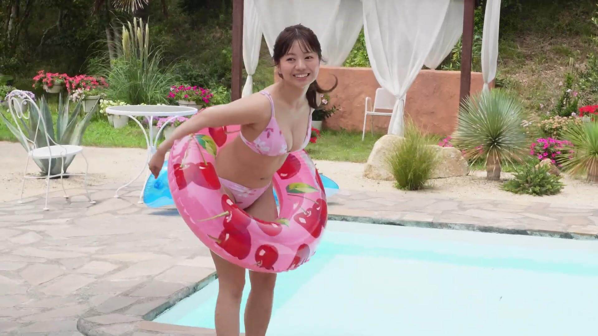 加藤綾乃&やべいろはが初水着グラビア解禁!現役女子大生の神ボディに絶賛の嵐 18枚目