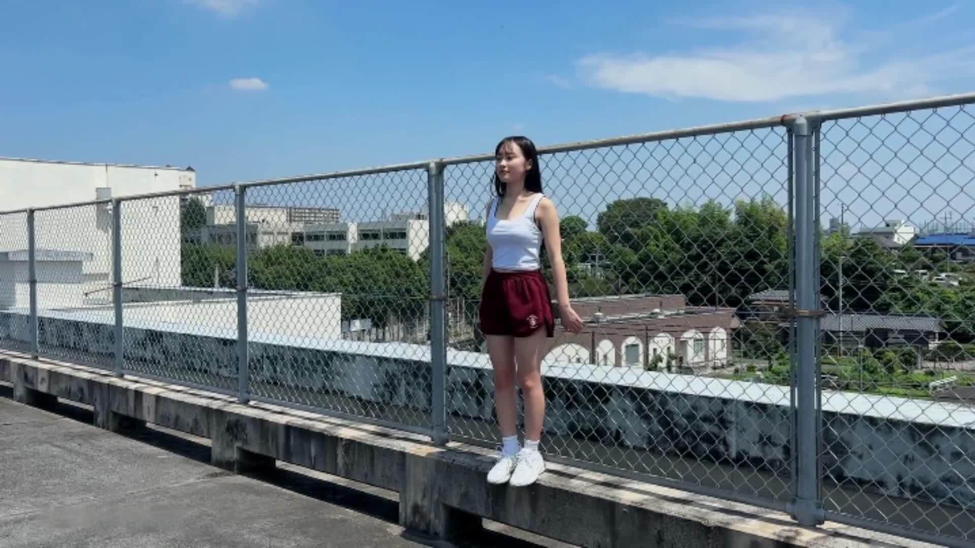 榎本彩乃 最新グラビア水着画像 3枚目