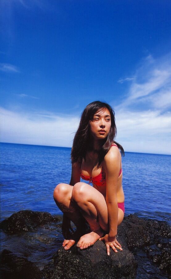 吹石一恵 ビキニ画像!若い頃の抜群スタイルがたまらない! 11枚目