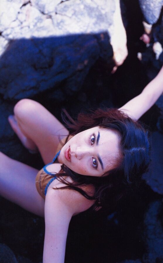 吹石一恵 ビキニ画像!若い頃の抜群スタイルがたまらない! 12枚目