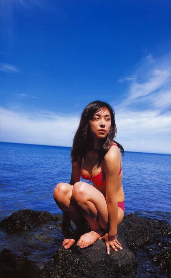 吹石一恵 ビキニ画像!若い頃の抜群スタイルがたまらない! 14枚目