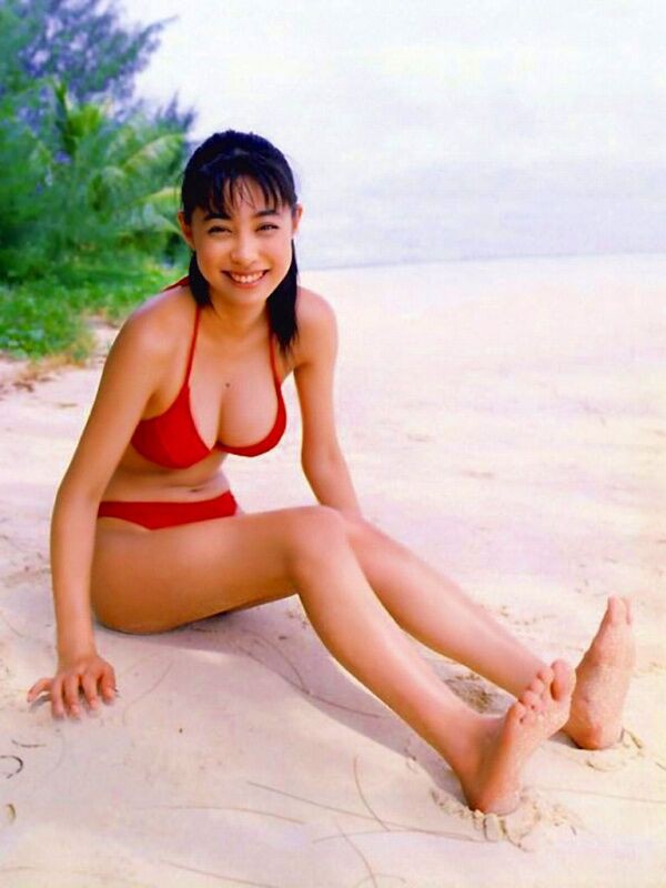 吹石一恵 ビキニ画像!若い頃の抜群スタイルがたまらない! 30枚目