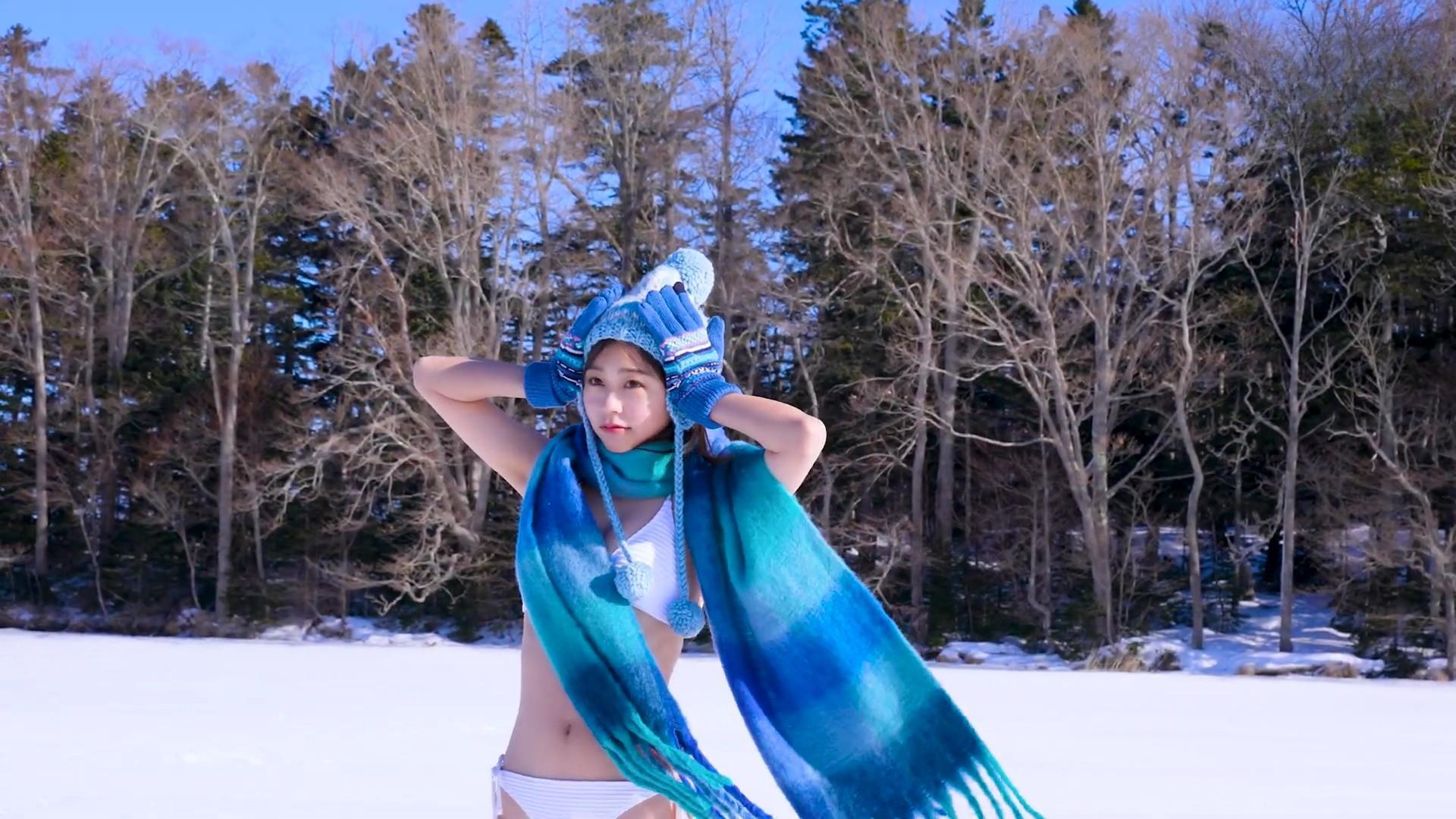 稲光亜依 雪景色水着がたまらない制コレGP 3枚目