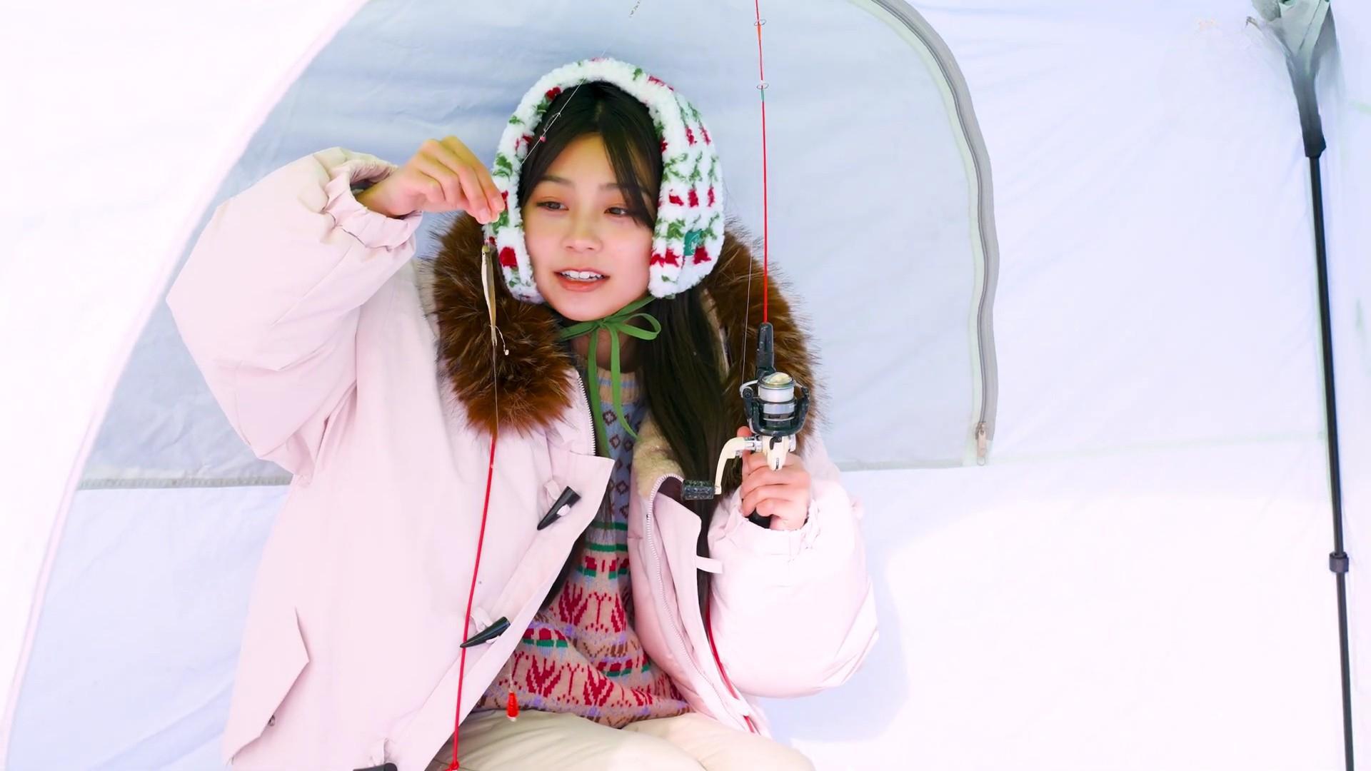 稲光亜依 雪景色水着がたまらない制コレGP 5枚目
