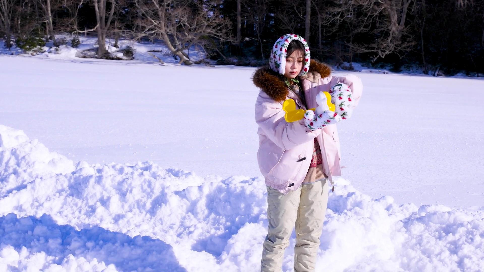 稲光亜依 雪景色水着がたまらない制コレGP 7枚目