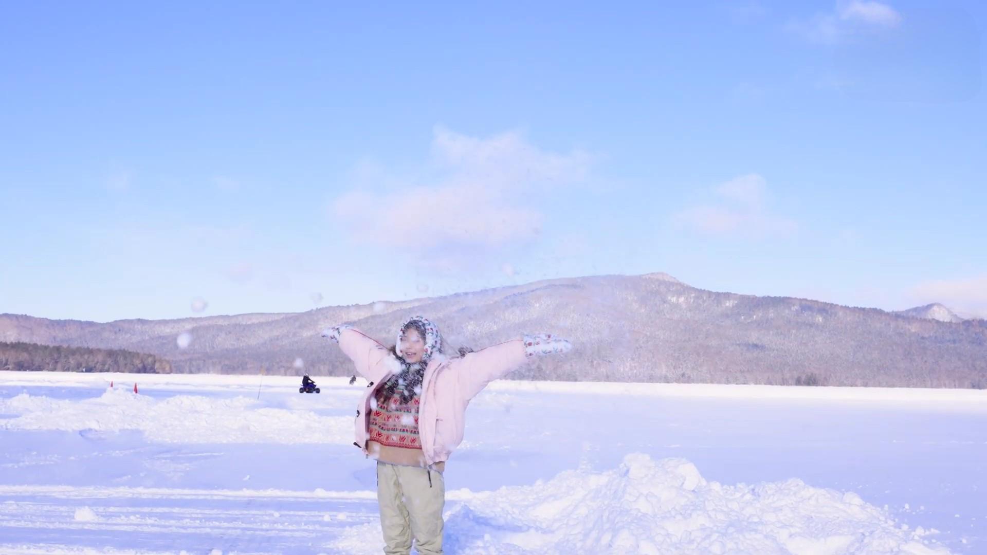 稲光亜依 雪景色水着がたまらない制コレGP 17枚目