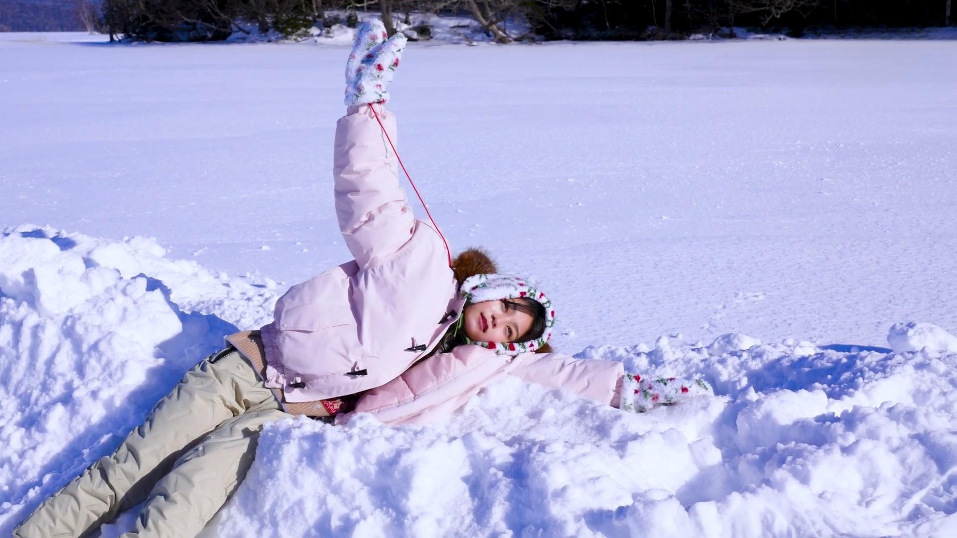 稲光亜依 雪景色水着がたまらない制コレGP 21枚目