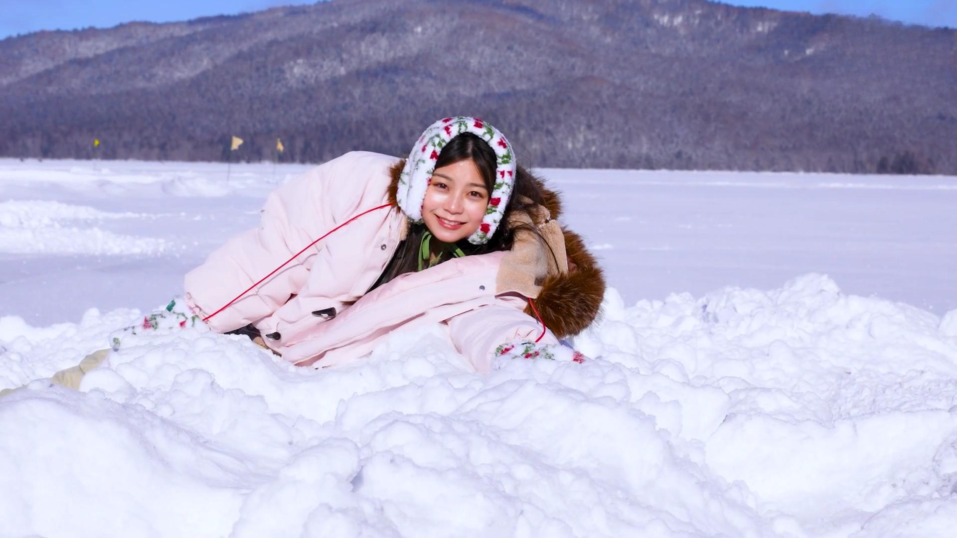 稲光亜依 雪景色水着がたまらない制コレGP 25枚目