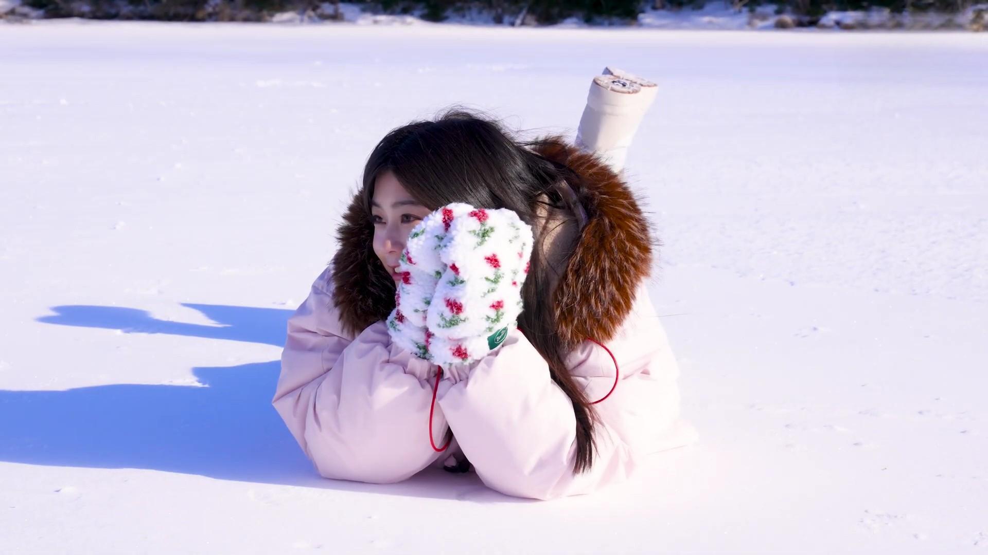 稲光亜依 雪景色水着がたまらない制コレGP 30枚目