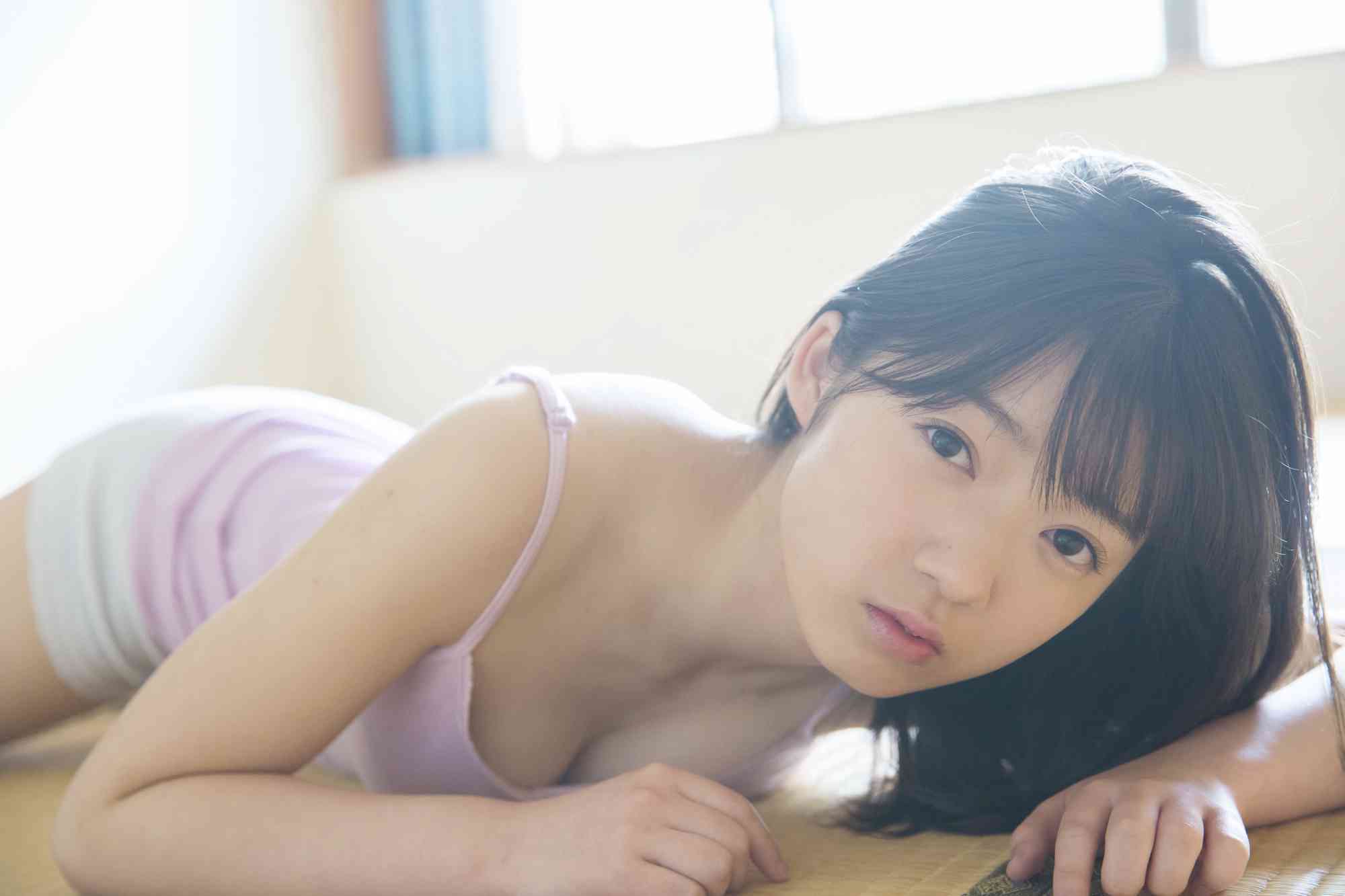 吉川愛 三宅島の自然を背景にした水着グラビアが話題 14枚目