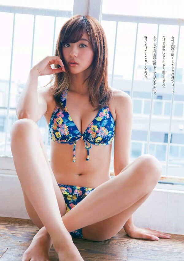 朝比奈彩 ビキニ画像!美脚と抜群スタイルがたまらない! 11枚目
