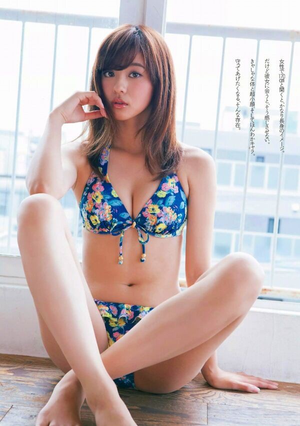 朝比奈彩 ビキニ画像!美脚と抜群スタイルがたまらない! 15枚目
