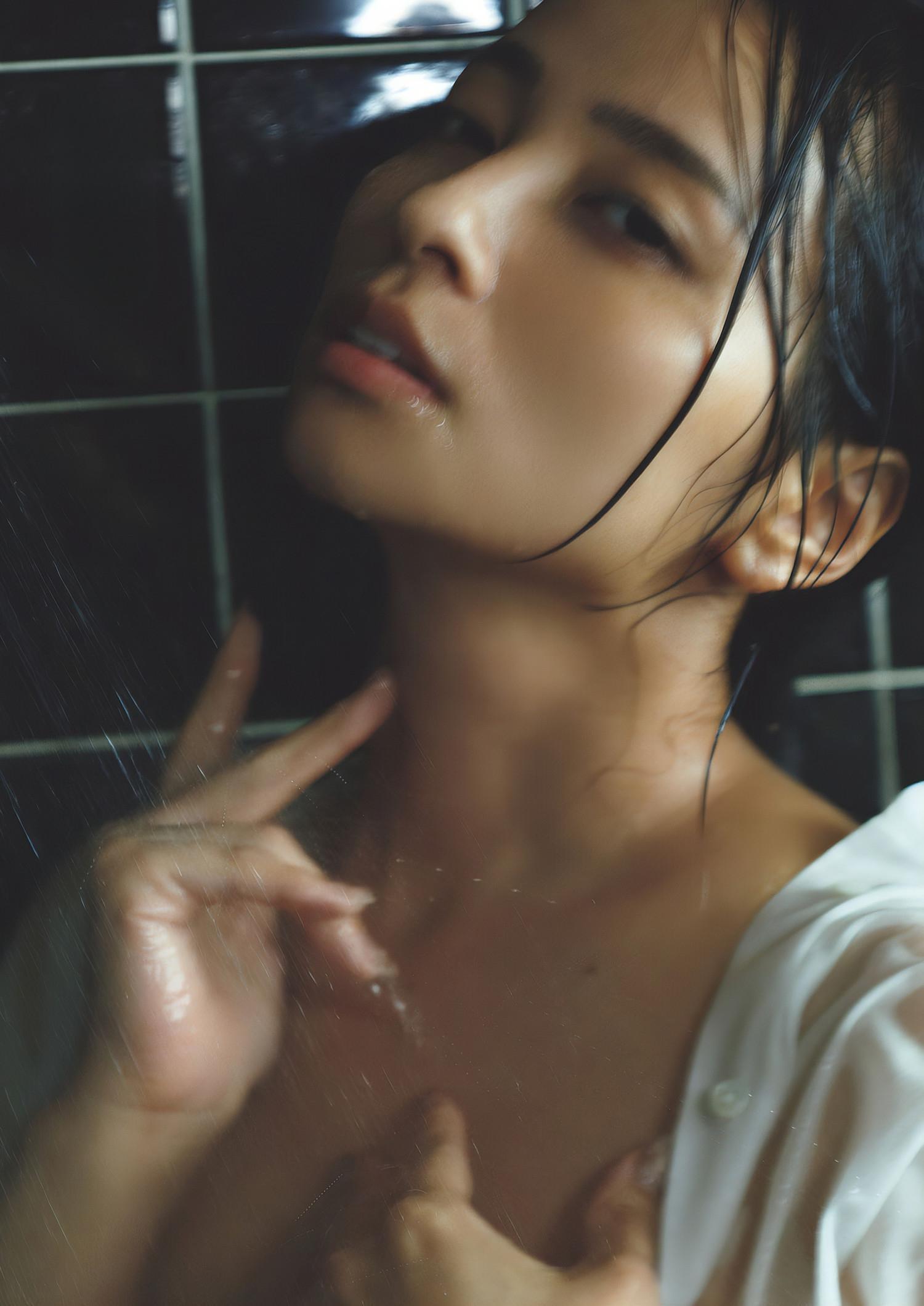 水崎綾女 水着ランジェリーグラビア 実力派女優がいざなう 6枚目