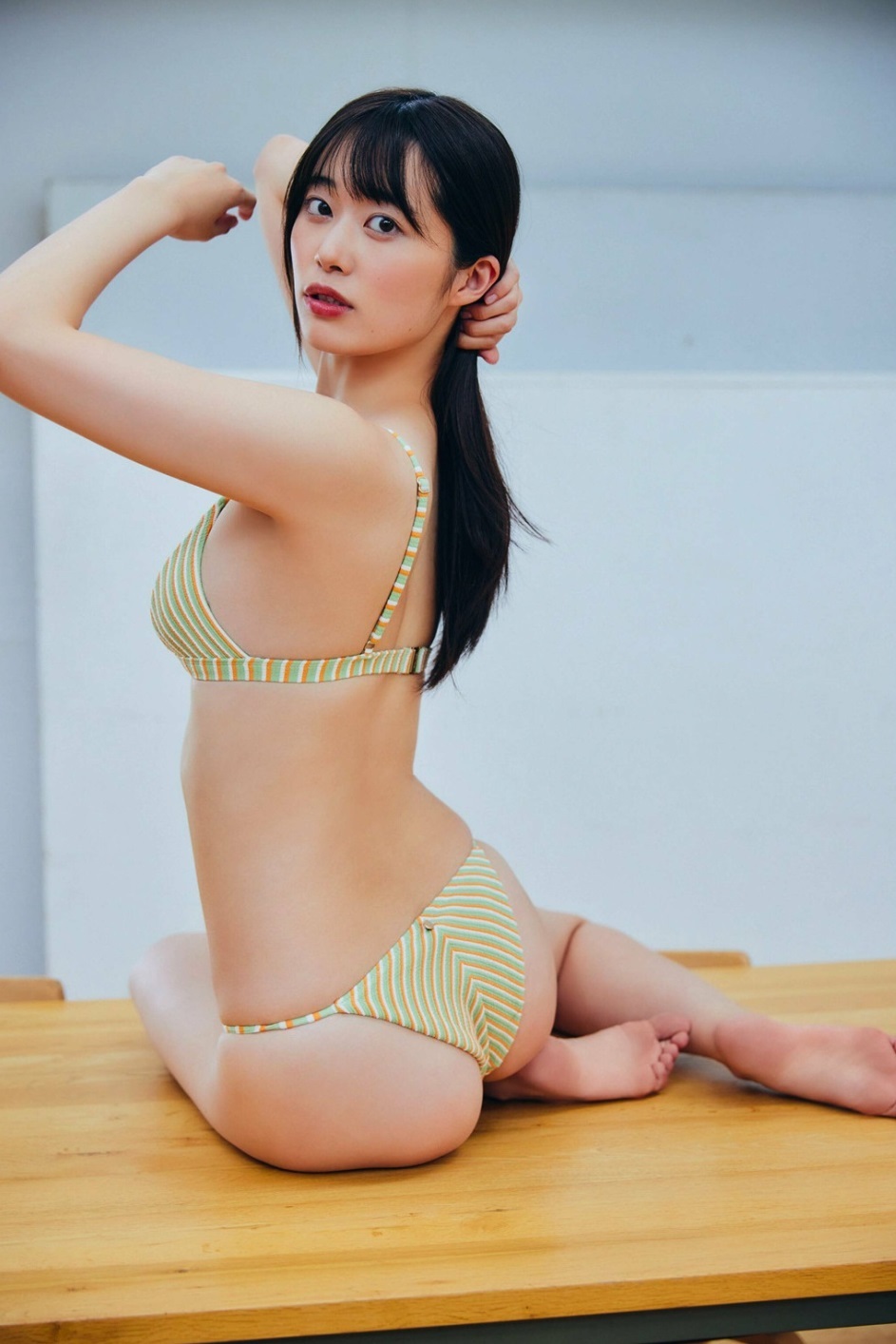FLASH グラビア水着画像 杉本愛莉鈴 むき出しの色香 1枚目