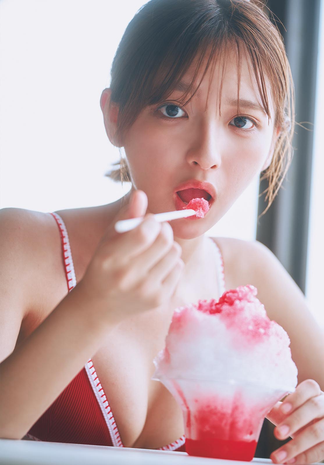 一ノ瀬瑠菜 ヒミツの小旅行. 少年サンデーグラビア水着画像 1枚目